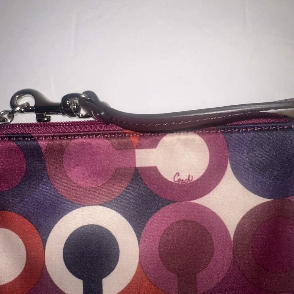 Coach Parker Bordeaux Small Wristlet Purple Burgundy Graphic Op Art ~6.25x4.25